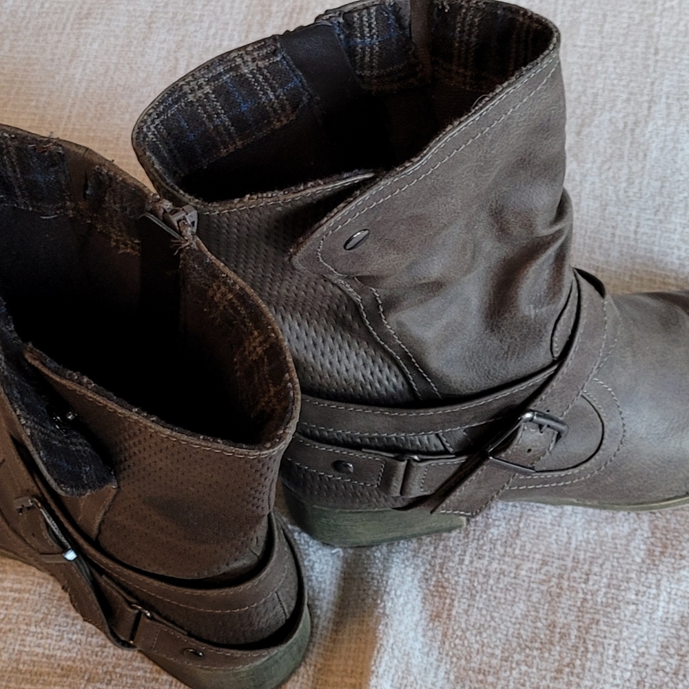 Short boots